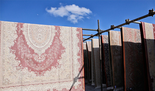 خشک کردن فرش ماشینی در قالیشویی شیراز